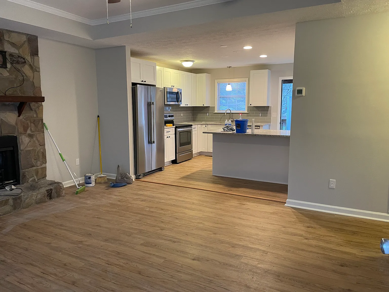 3 bed, 1300 sqft, $1,800 — Photo 2