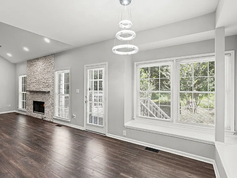 11355 Vedrines Dr — Photo 17