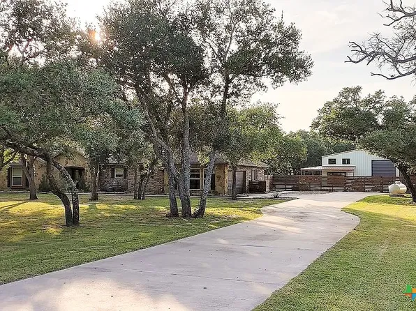 427 Weston Woods Rd, Inez, TX 77968