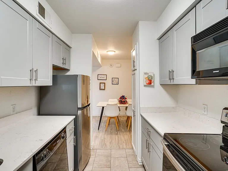 6646 E Lovers Ln — Photo 34