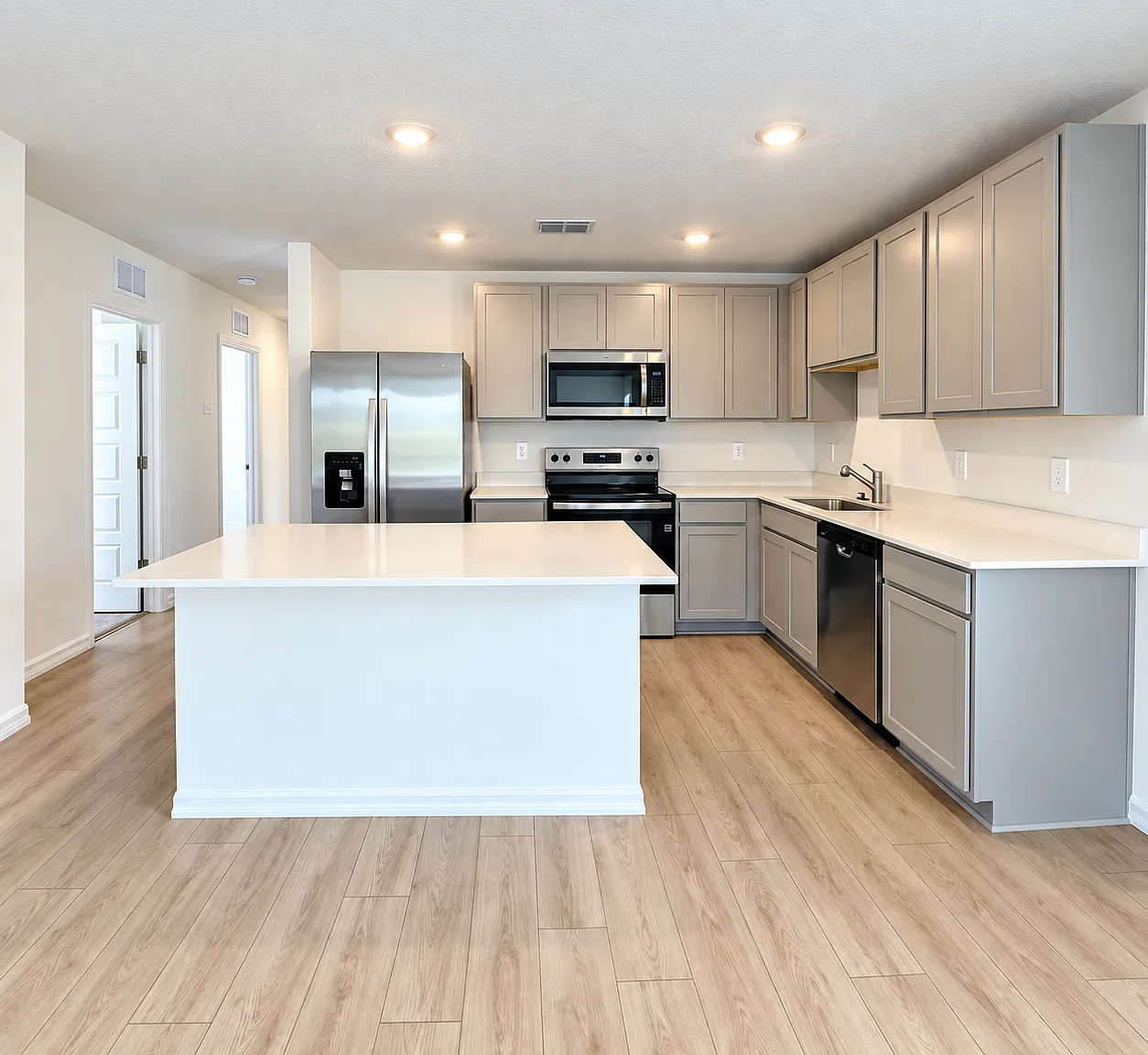 5 bed, 1739 sqft, $2,100 — Photo 2