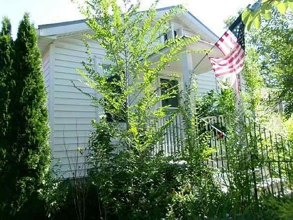 3rd image of 218 Liberty Ave