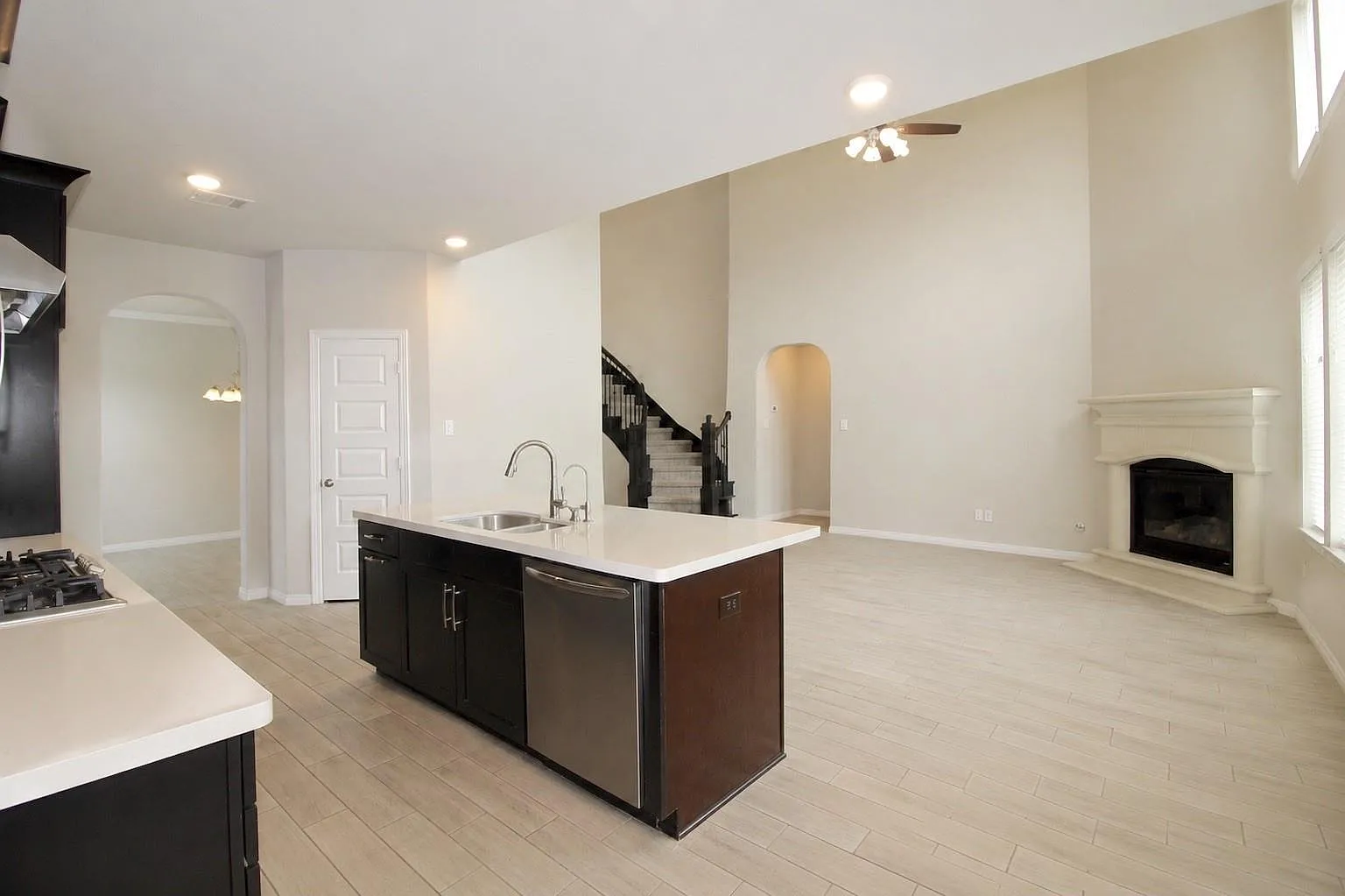 5 bed, 4.0 bath, 3161 sqft, $3,250 — Photo 4