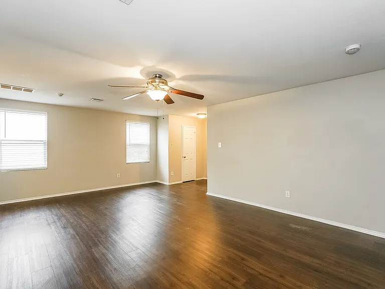 205 Crescent Ridge Dr — Photo 5