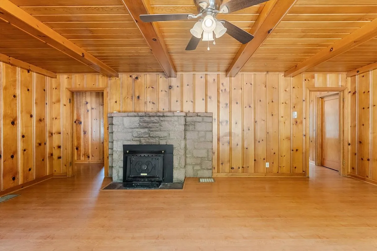 Castle Ave, Dunsmuir — Photo 4