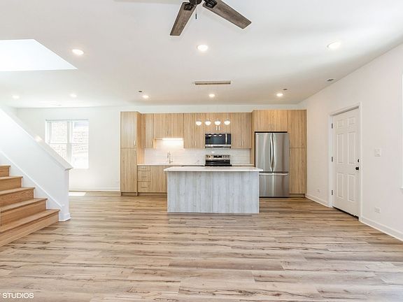 2nd image of 5126 S Kenwood Ave #303