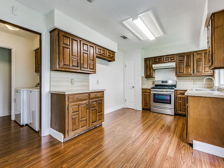 1607 Heather Glen Ct — Photo 18