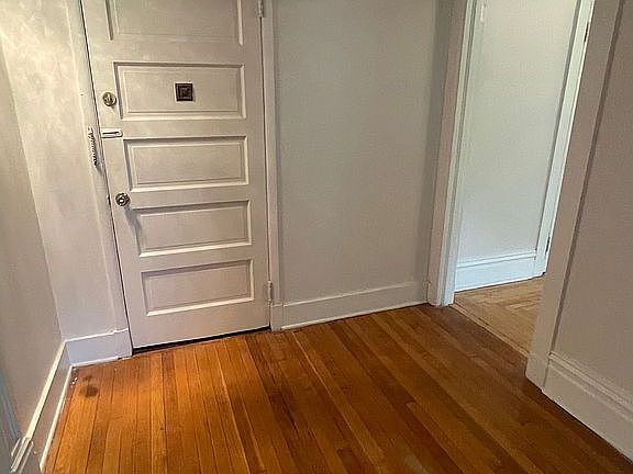 3rd image of 5903 Wellesley Ave