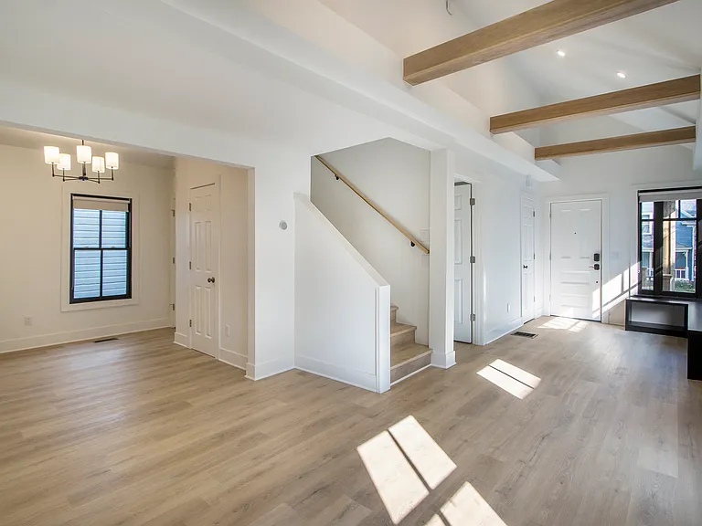 723 McCourtie St — Photo 5