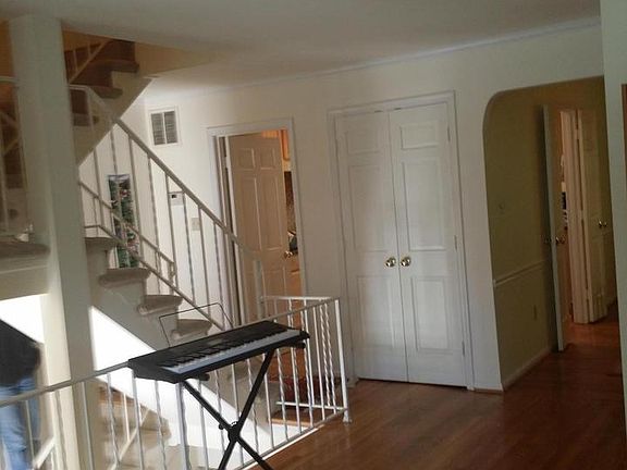 4th image of 2016 Hopewood Dr
