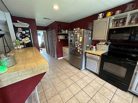 5th image of 2304 Chinaberry Dr