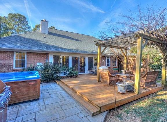 3rd image of 144 Hideaway Ln #7