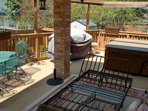 Deck has mister fan, 220line