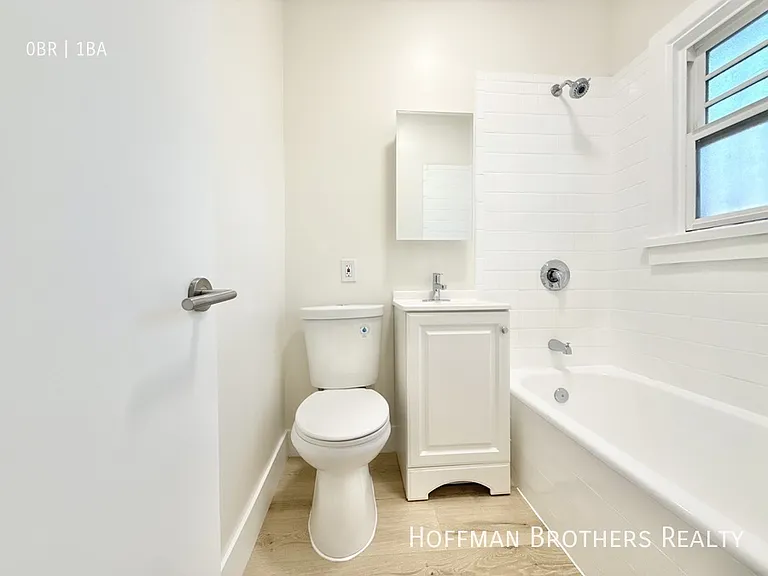 723 E 3rd St #1 — Photo 6