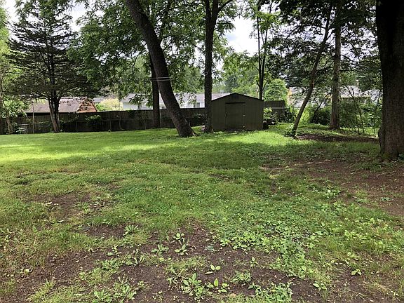 4th image of 11 Crum Elbow Dr