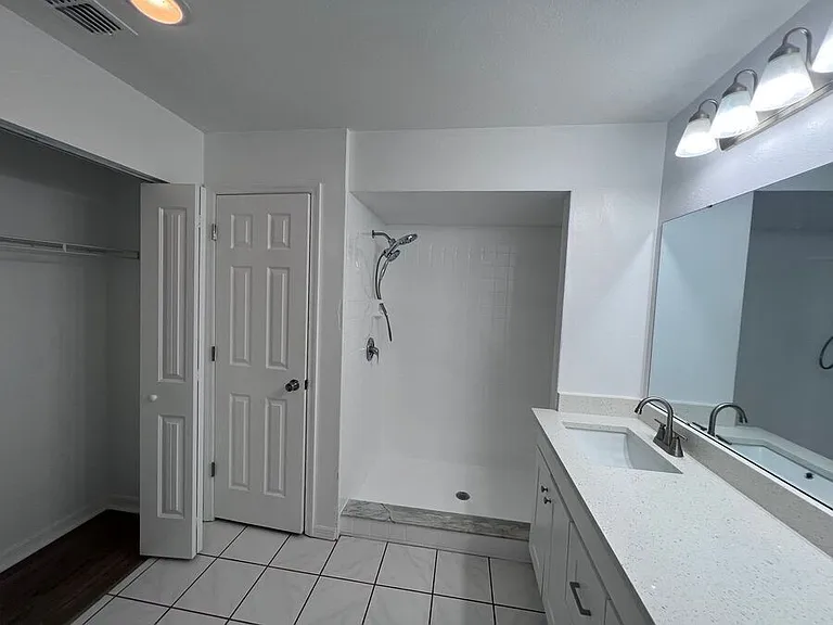 1902 Garden Lake Dr — Photo 5