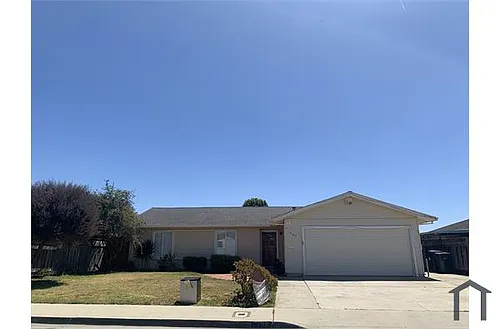 786 McKenzie Ave Photo 1