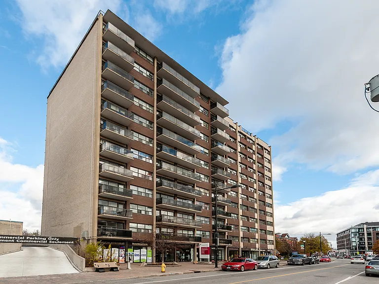 1161 Wellington St W — Photo 43