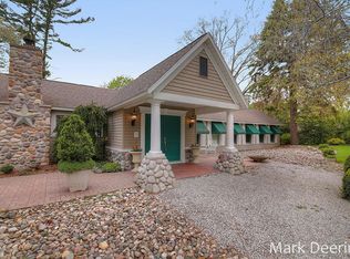 18705 Appletree Ln, Spring Lake, MI 49456