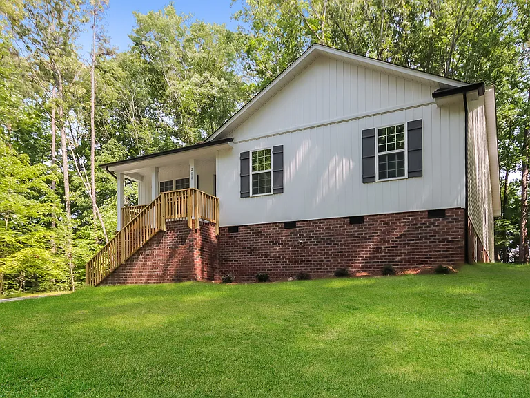 200 Ashbrook Rd — Photo 2