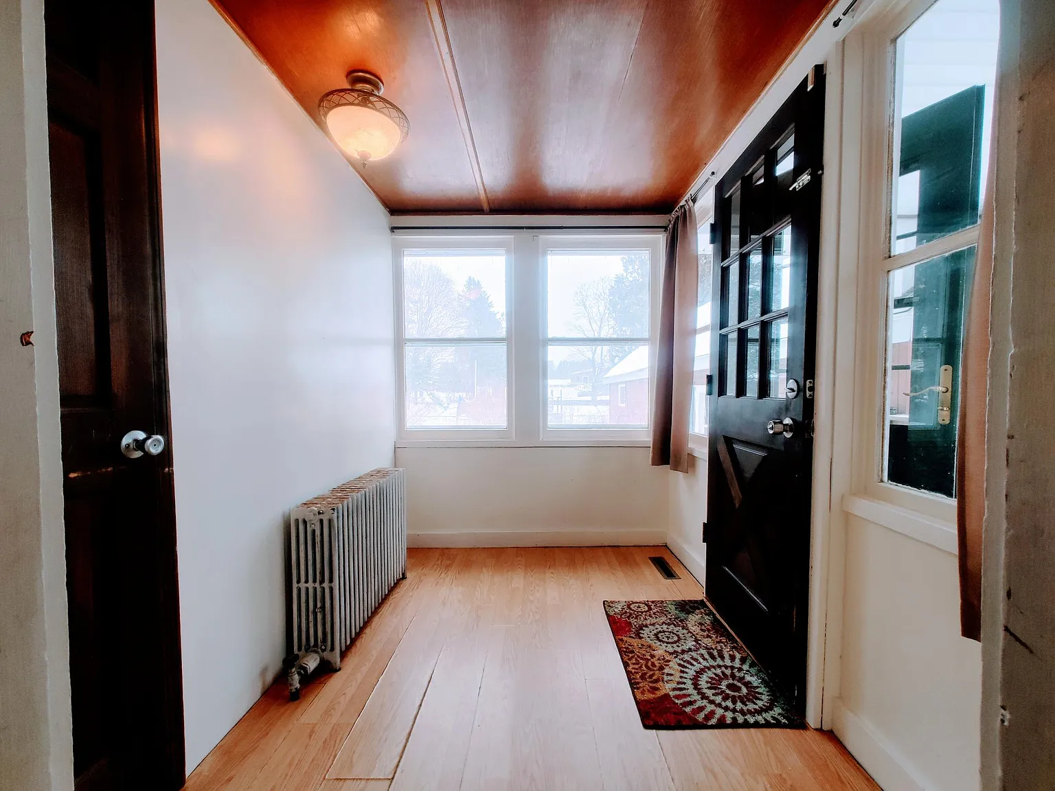 3 bed, 1008 sqft, $1,900 — Photo 2