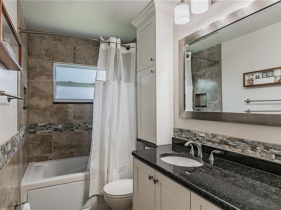3rd image of 2121 Fairmont Cir
