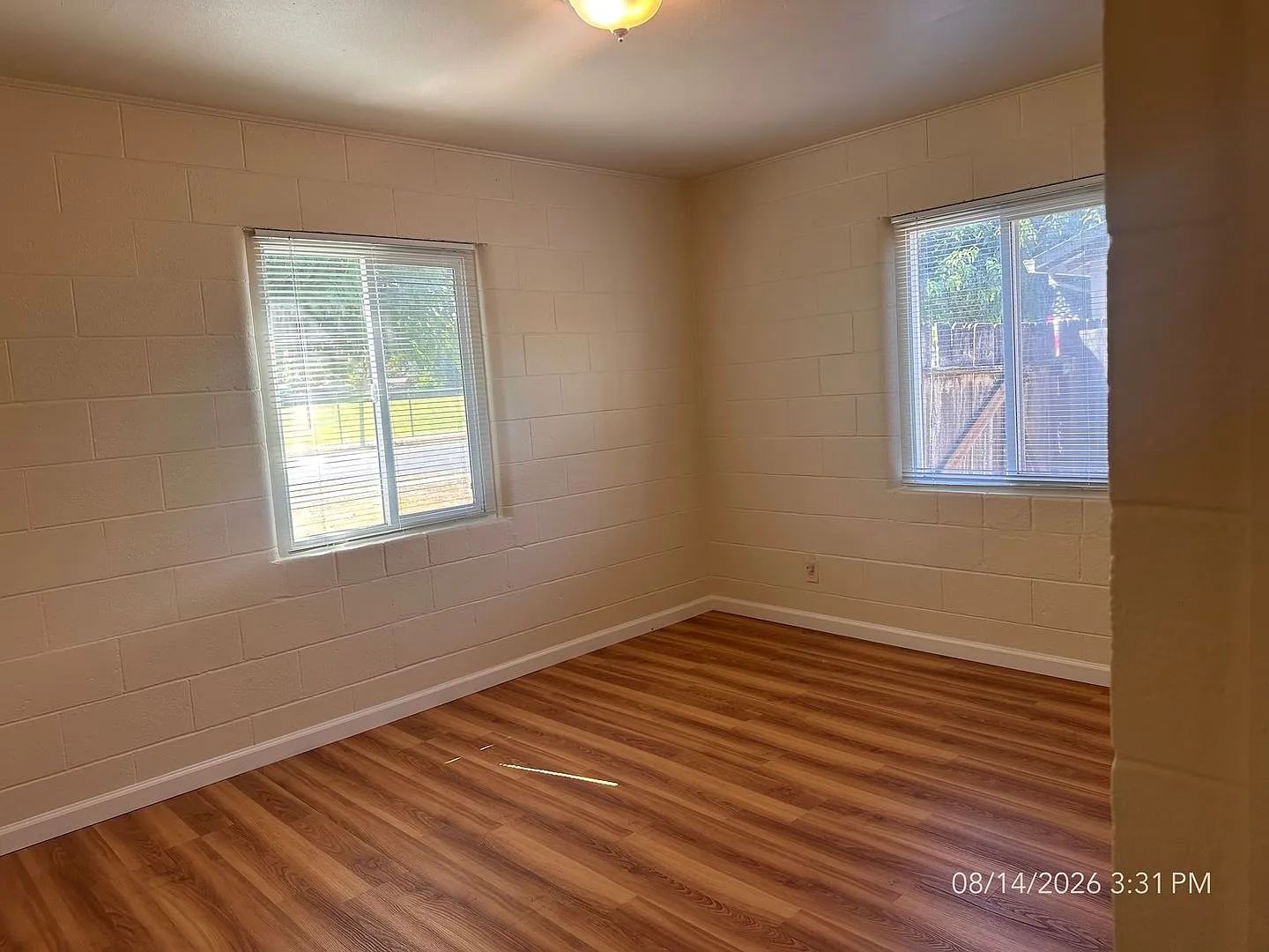 Updated 2 Bedroom — Photo 4