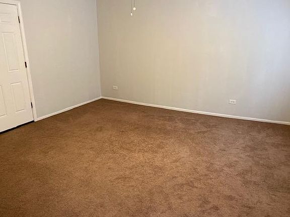 2nd image of 4915 S Drexel Blvd APT 306