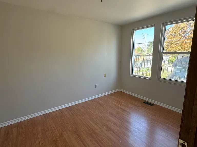 401 Parent Ave #2 — Photo 9