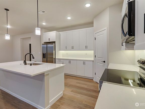5th image of 18306 34th Avenue Ct E