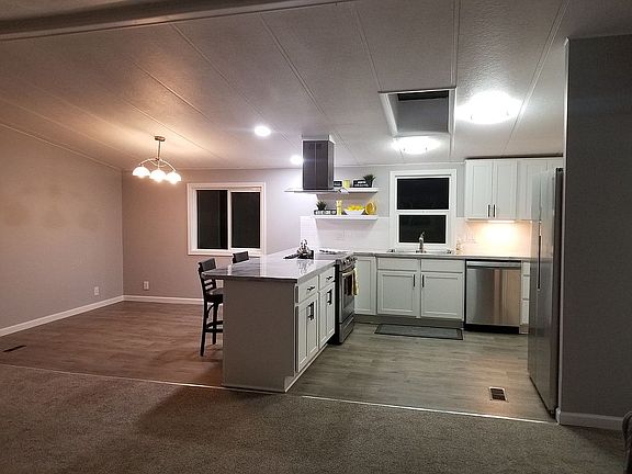 Dining & Breakfast Bar Area