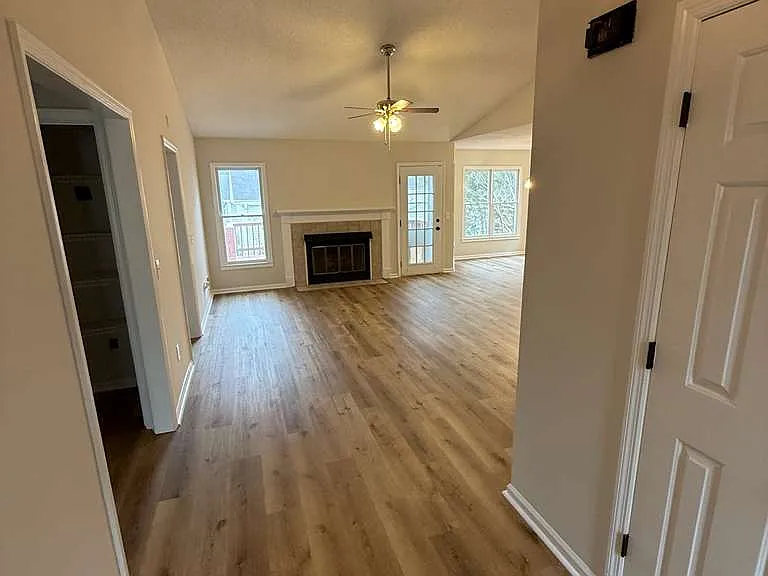 201 Willowood Pkwy — Photo 4