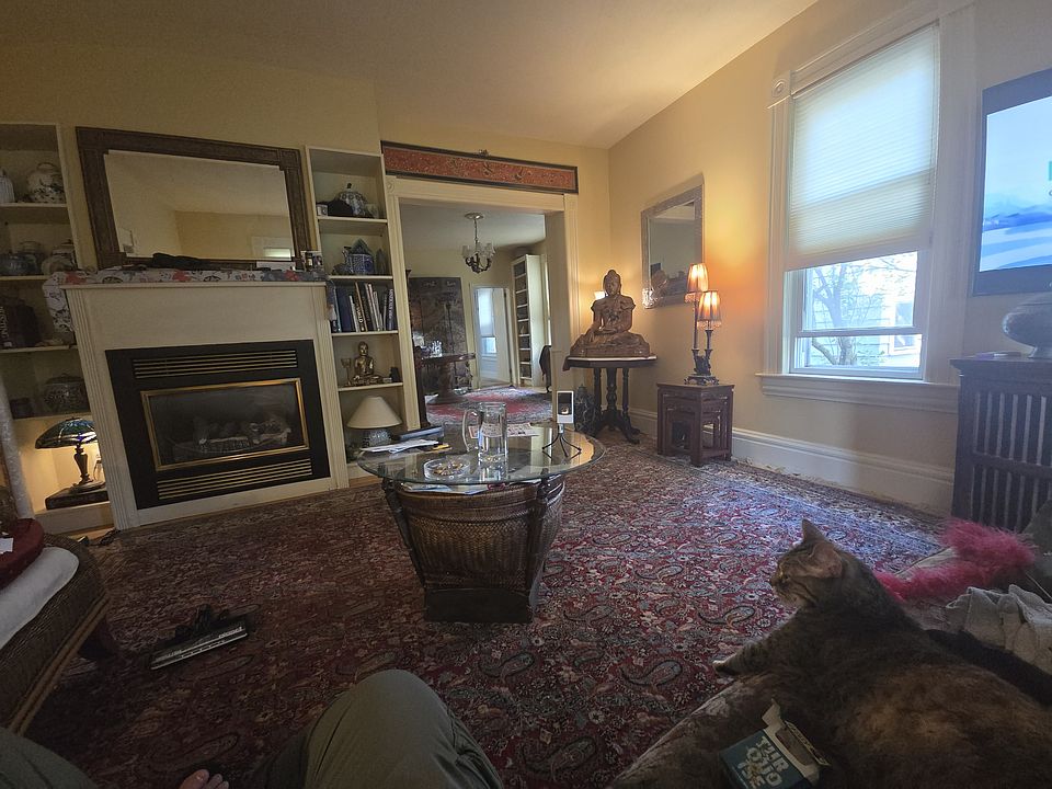 1st image of 115 E Crescent St