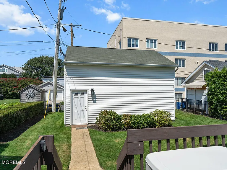 305 Ocean Ave — Photo 34