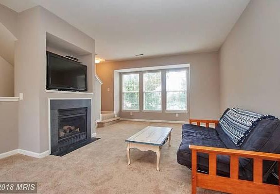 3rd image of 23054 Fontwell Sq