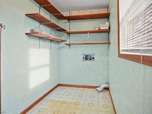 5th image of 374 Eddy St