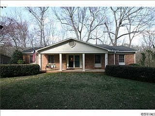 1st image of 302 Rosemary Ln