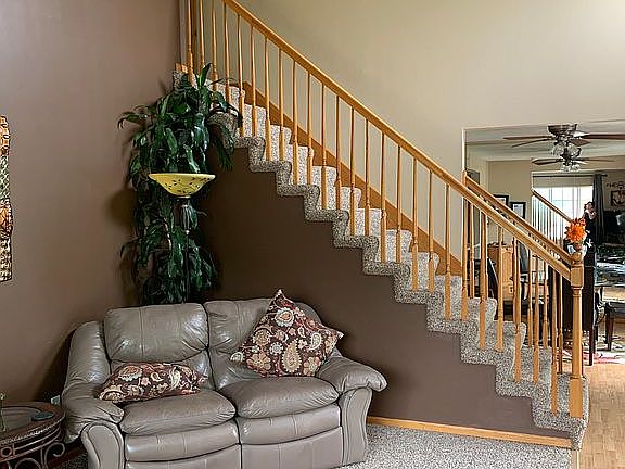 5th image of 9425 Garnet Ln
