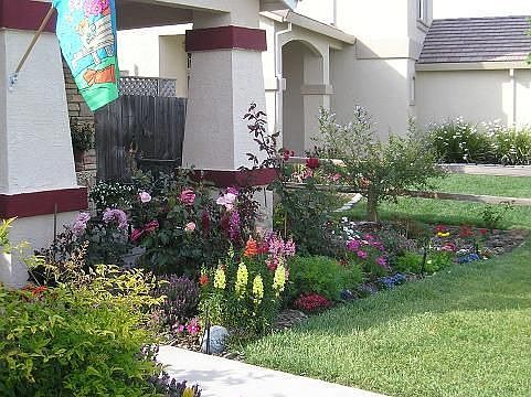 This is a real photo.  The other one is not a photo of our house.