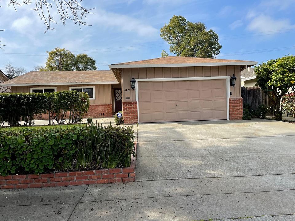 1st image of Cloverhill Dr