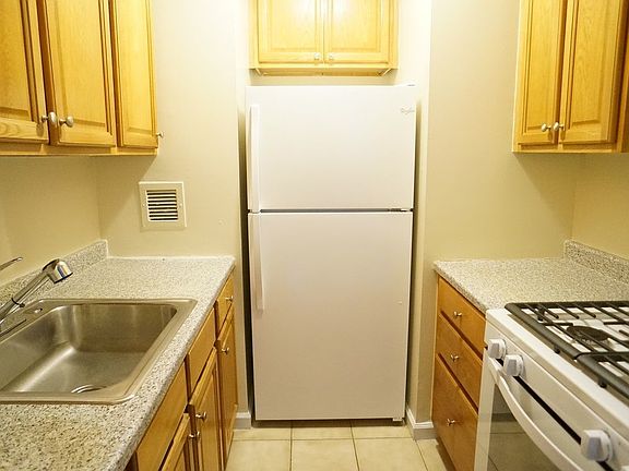 5th image of 2145 Story Ave #6