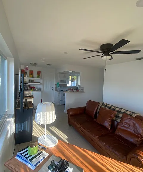 4341 NE 5th Ave — Photo 2