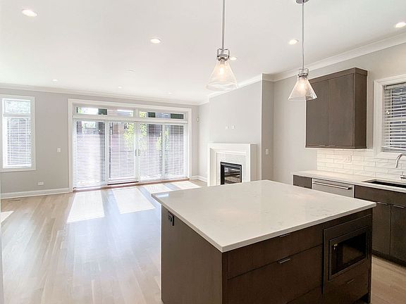 5th image of 3345 N Kenmore Ave #2N