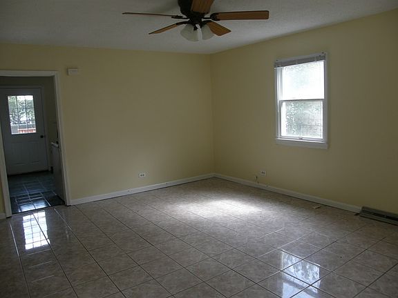 2nd image of 827 Kenwood Ave