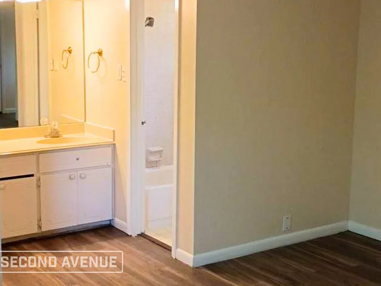7035 Shady Arbor Ln — Photo 6