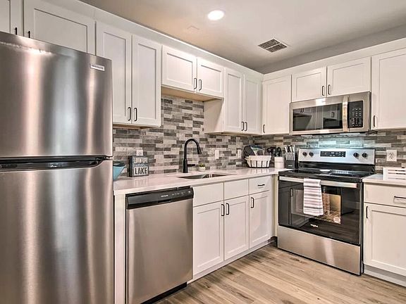 2nd image of 35 Lakeshore Dr Unit 1