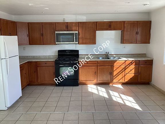2nd image of 821 W Buena Vista St