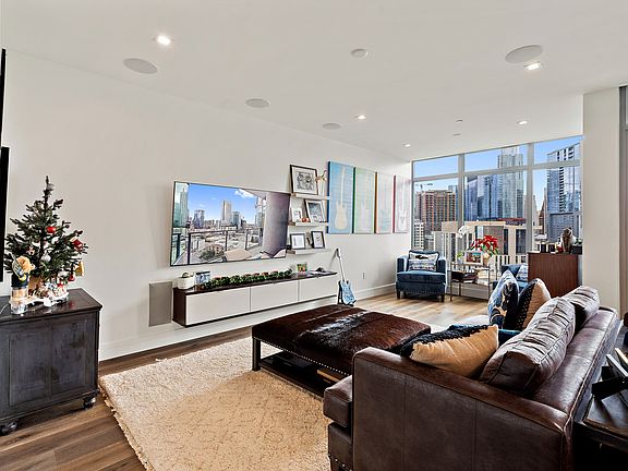 2nd image of 501 West Ave #1305