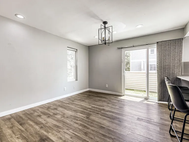 1050 S Monaco Pkwy #145 — Photo 9