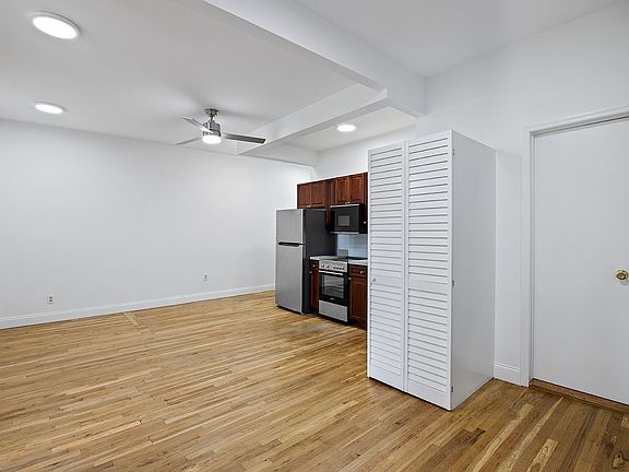 3rd image of 67 Clifton Pl APT 4R